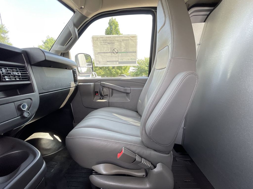 2025 Chevrolet Express Cargo Work Van - Photo 7