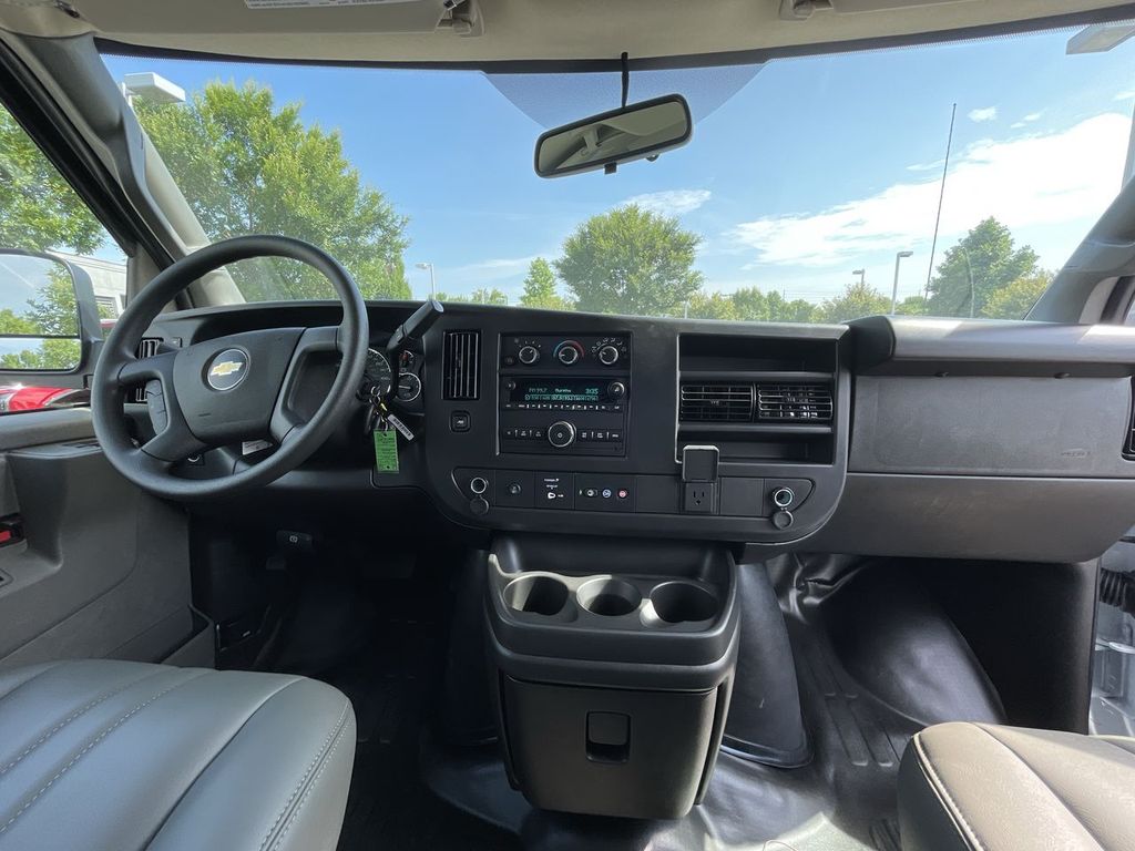 2025 Chevrolet Express Cargo Work Van - Photo 6