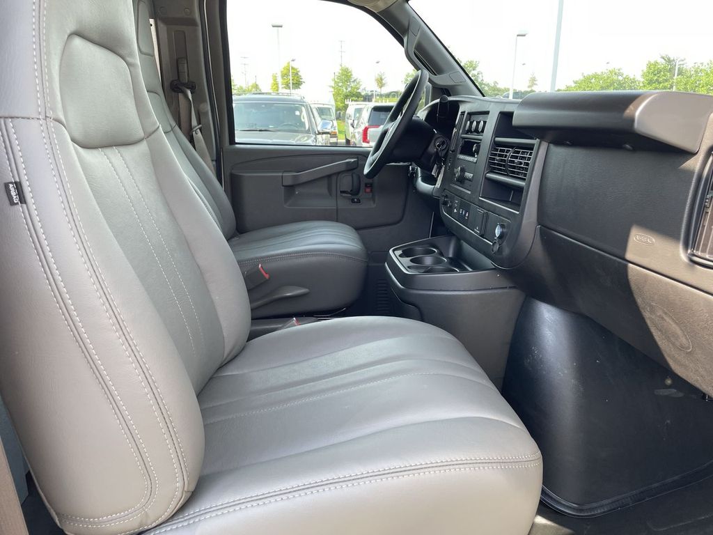 2025 Chevrolet Express Cargo Work Van - Photo 13