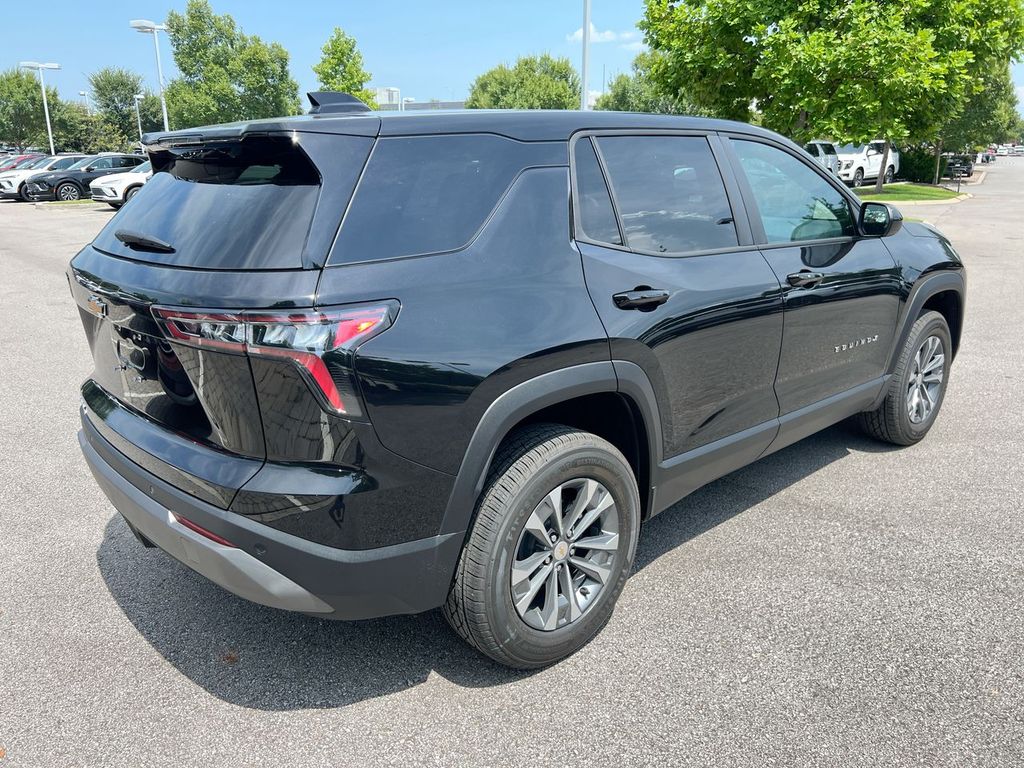 2027 Chevrolet Equinox LT - Photo 8