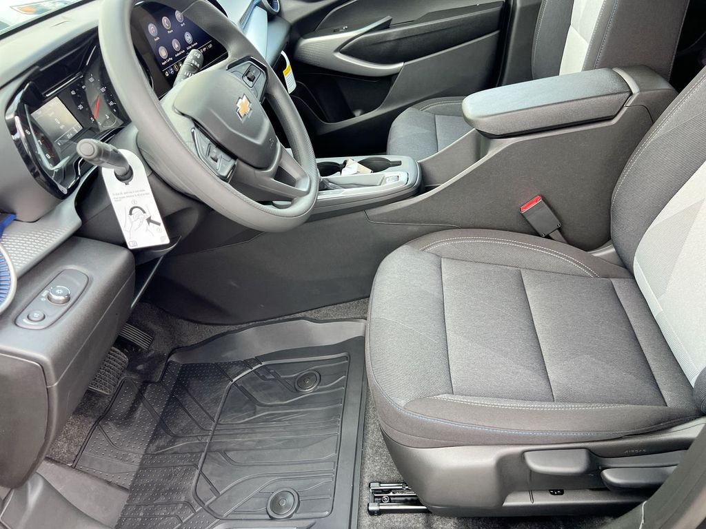 2026 Chevrolet Trax LS - Photo 13