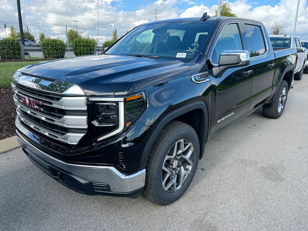 2026 GMC Sierra 1500 SLE's photo