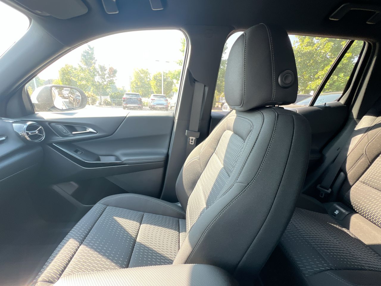 2027 Chevrolet Equinox LT - Photo 11
