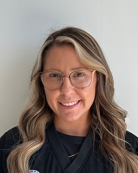 Staff member Anna Williams from ID_7c69e558ec4b