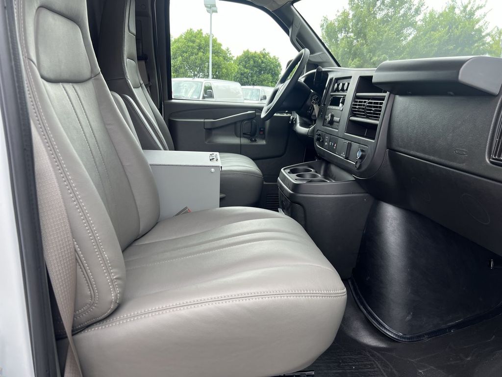 2025 Chevrolet Express Cargo Work Van - Photo 13
