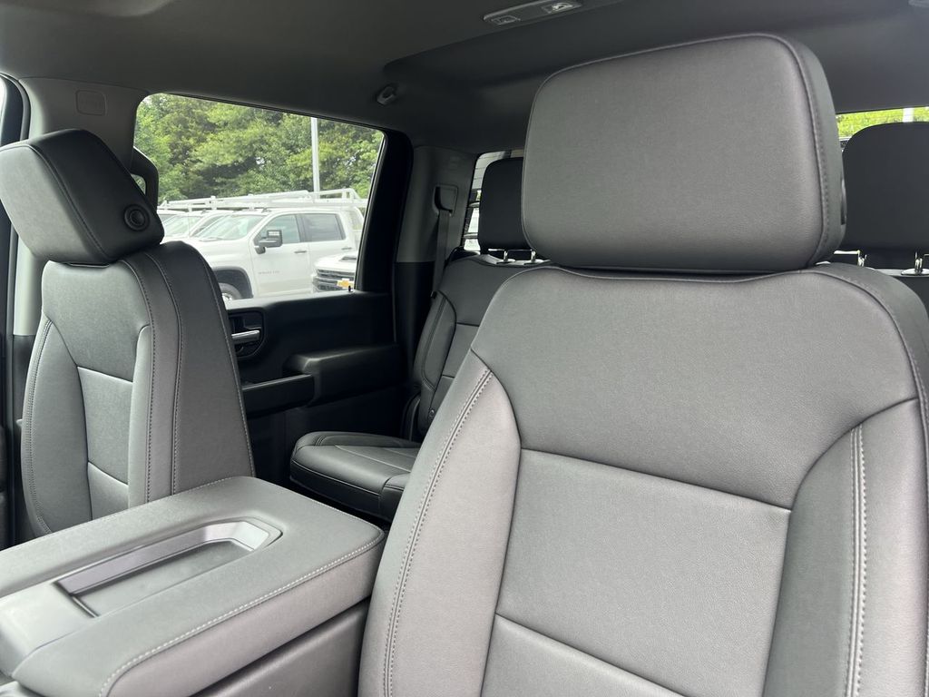 2025 GMC Sierra 3500HD Pro - Photo 15