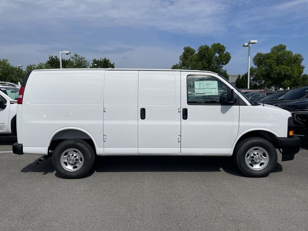 2025 Chevrolet Express Cargo 2500 Van photo 4