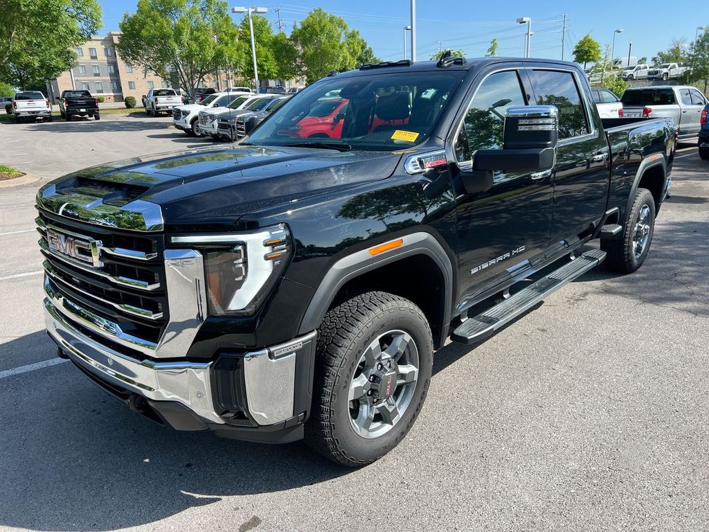 2025 GMC Sierra 4WD Crew Cab Standard Box SLT's photo