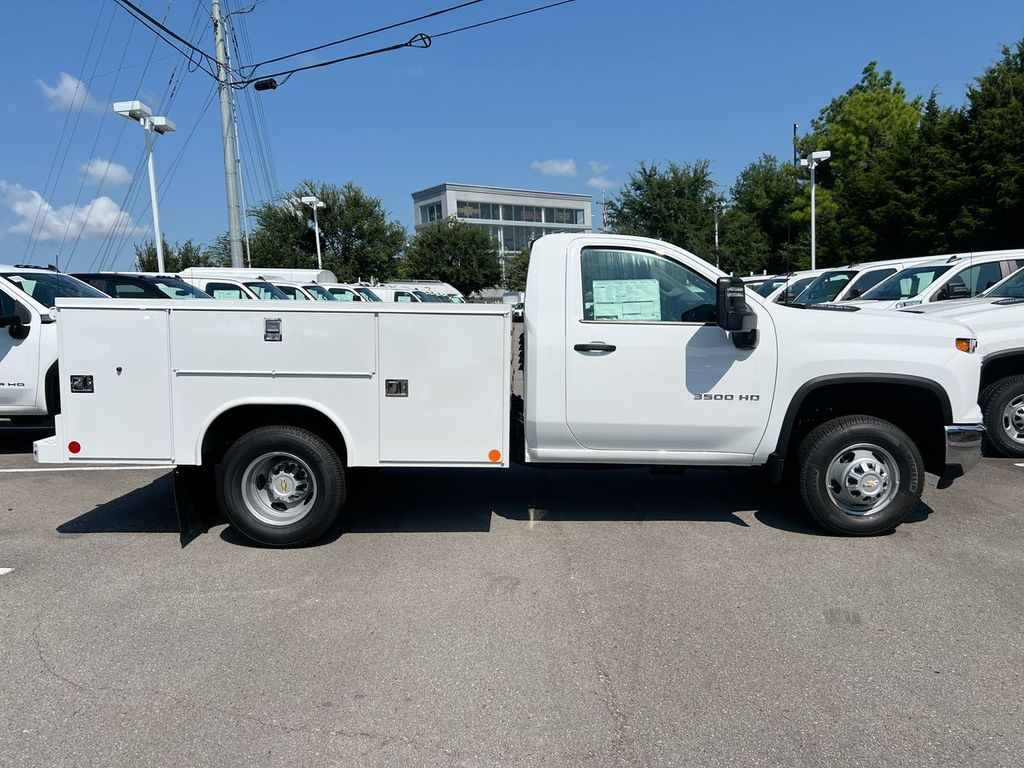 2025 Chevrolet Silverado 3500HD Work Truck photo 4