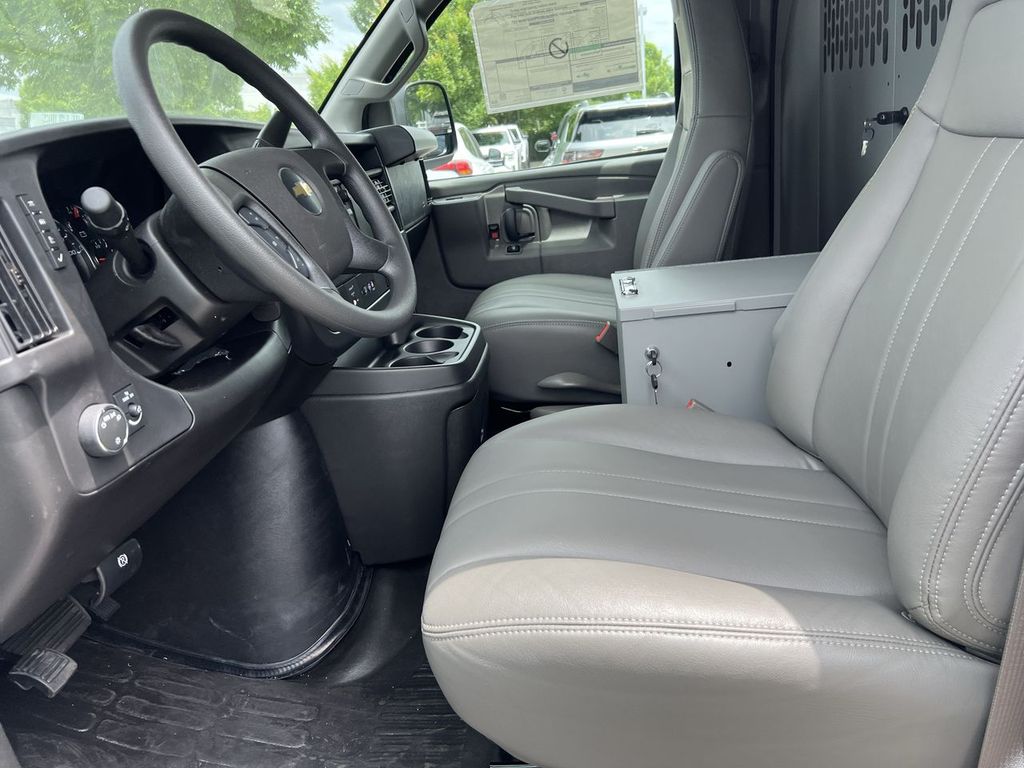 2025 Chevrolet Express Cargo Work Van - Photo 10