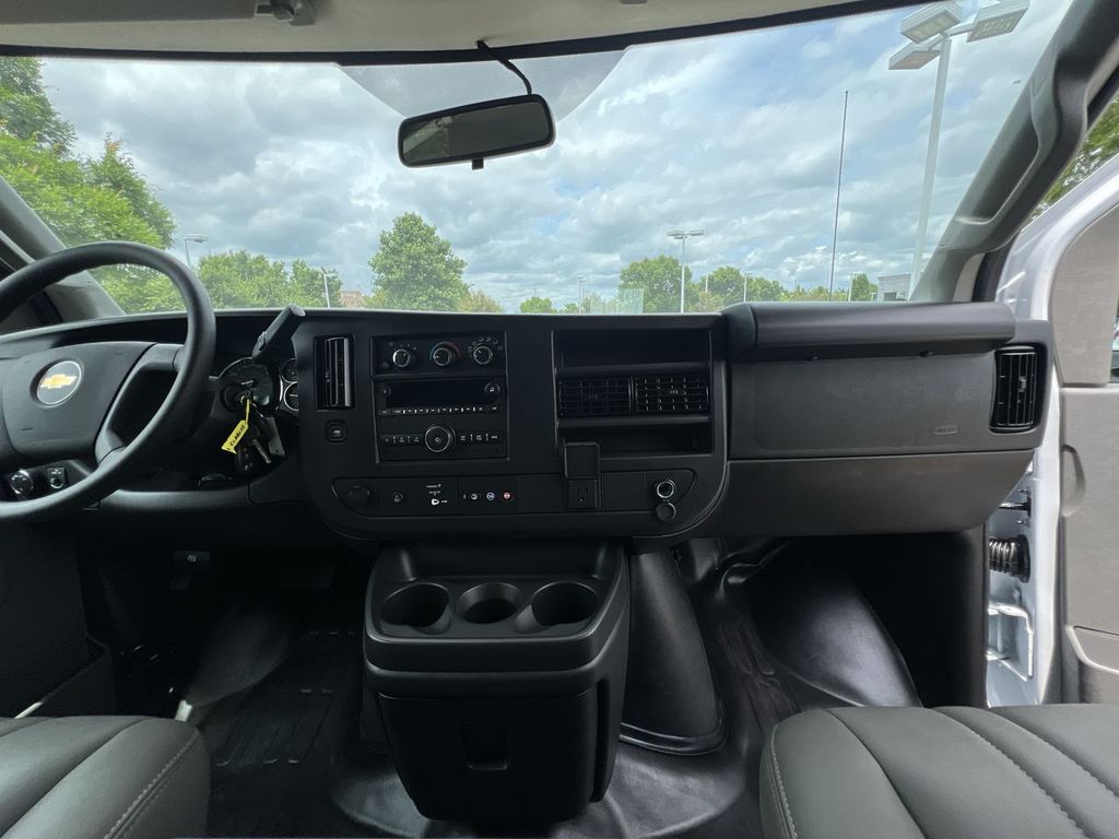 2025 Chevrolet Express Cargo Work Van - Photo 6