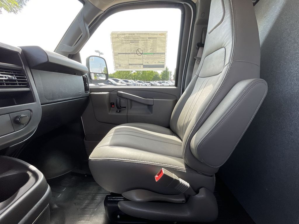 2025 Chevrolet Express Cargo Work Van - Photo 7