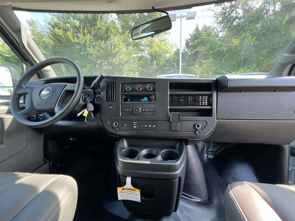2025 Chevrolet Express Cargo Work Van - Photo 6