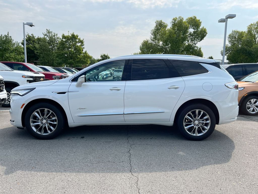 2022 Buick Enclave Avenir photo 2