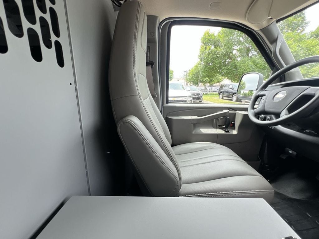 2025 Chevrolet Express Cargo Work Van - Photo 9