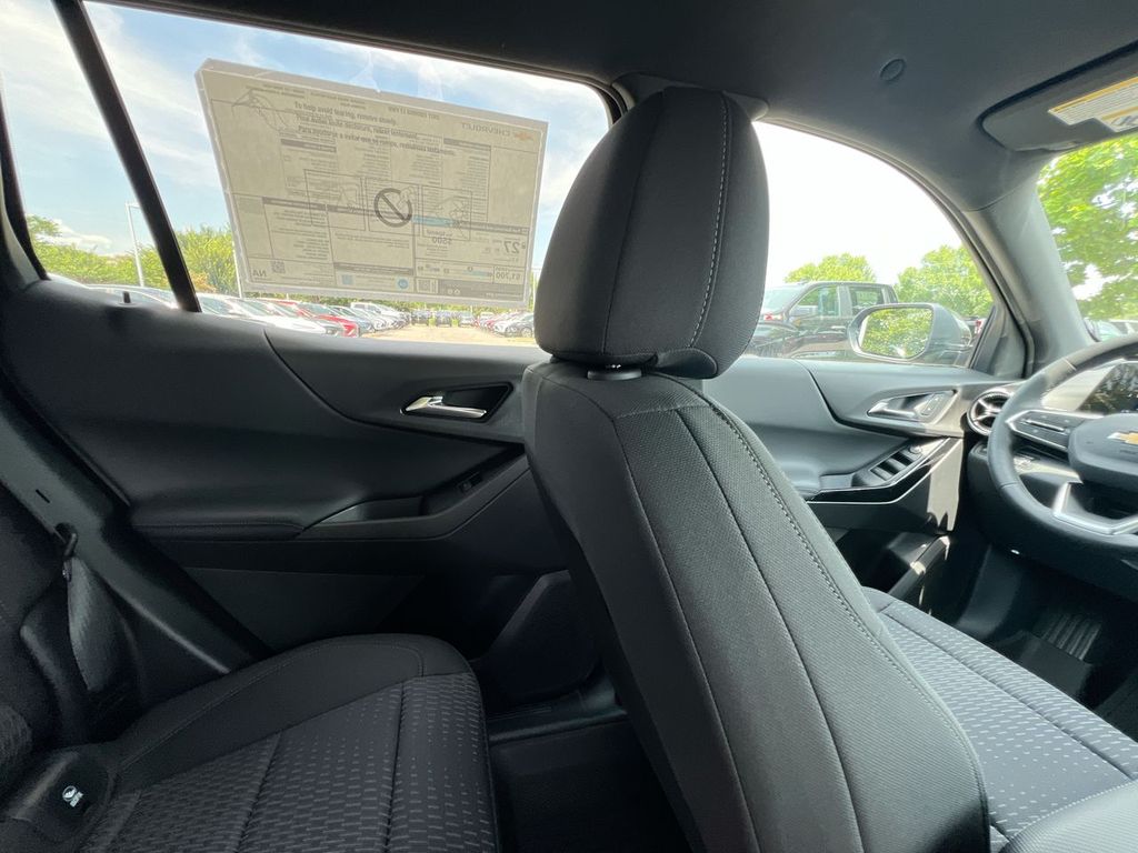 2027 Chevrolet Equinox LT - Photo 13