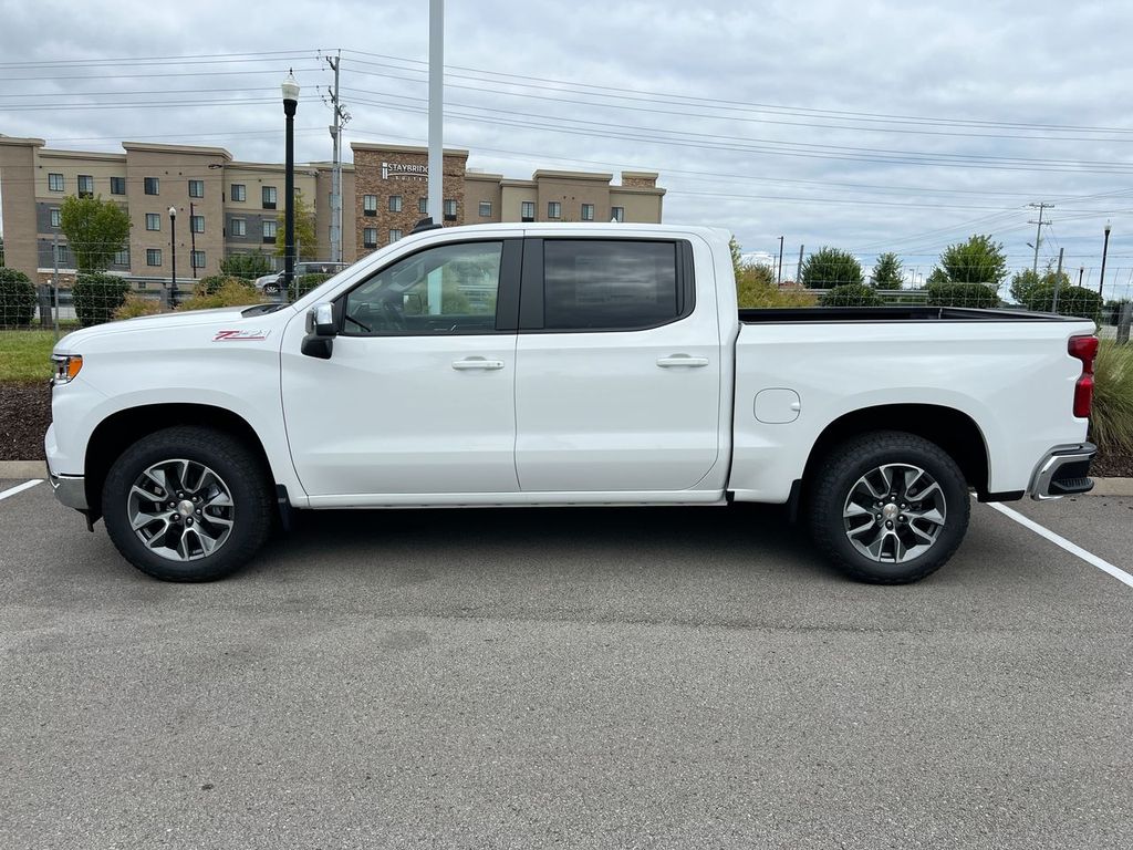 2026 Chevrolet Silverado 1500 LT photo 2