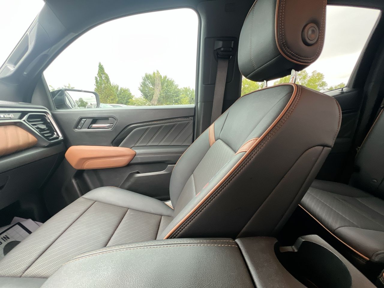 2025 GMC Canyon AT4 - Photo 11