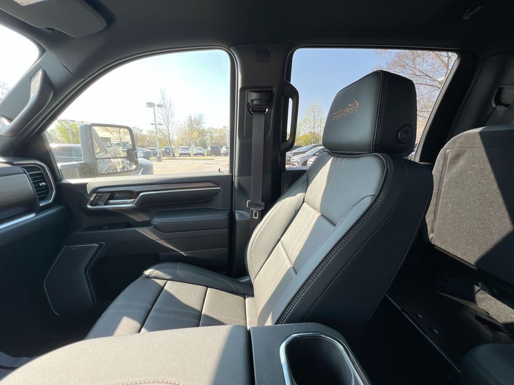 2026 Chevrolet Silverado 2500 HD High Country - Photo 11