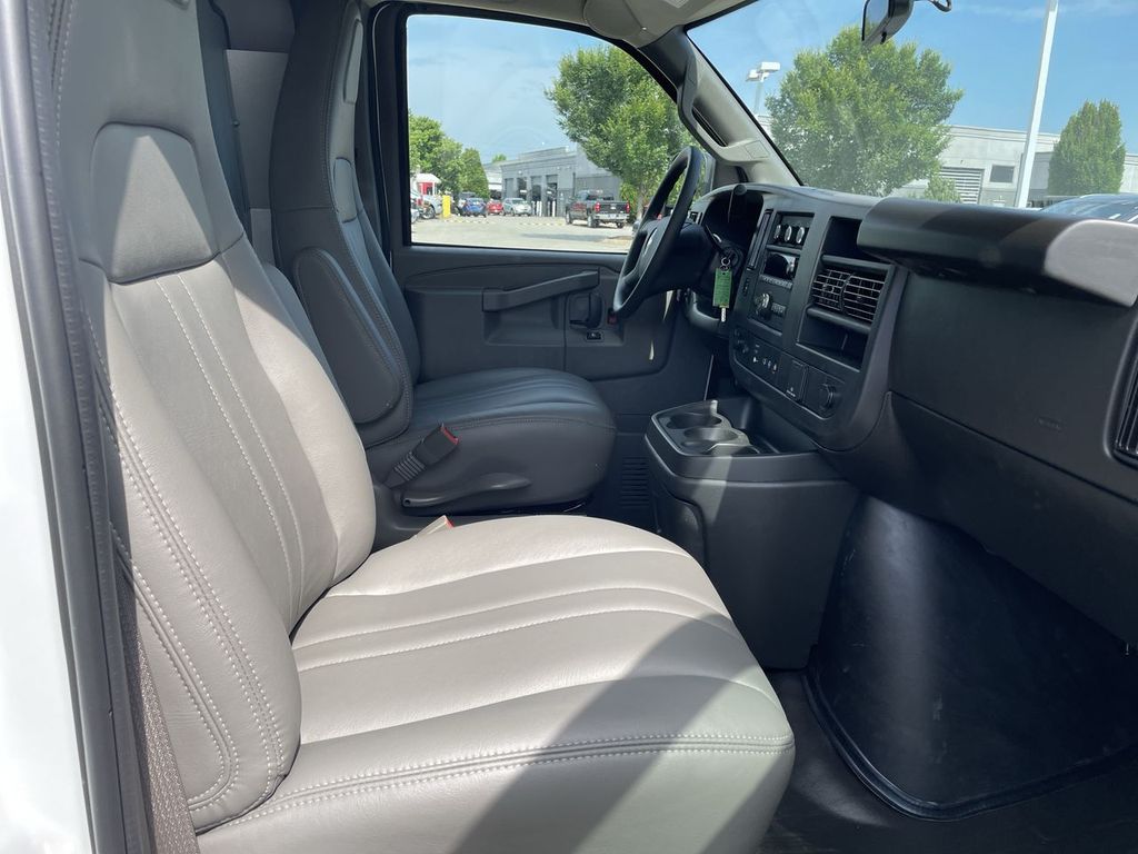 2025 Chevrolet Express Cargo Work Van - Photo 13