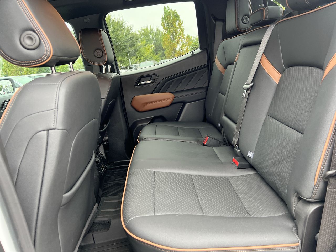 2025 GMC Canyon AT4 - Photo 15