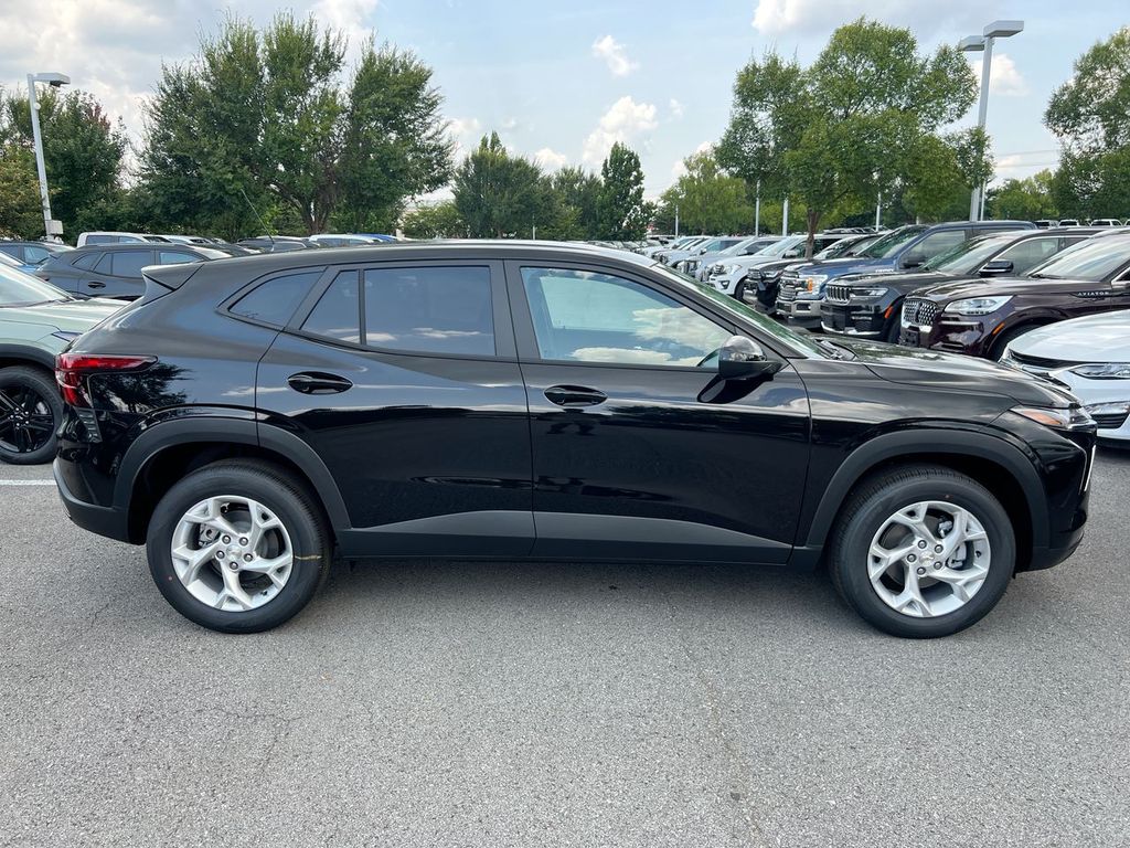 2026 Chevrolet Trax LS - Photo 7