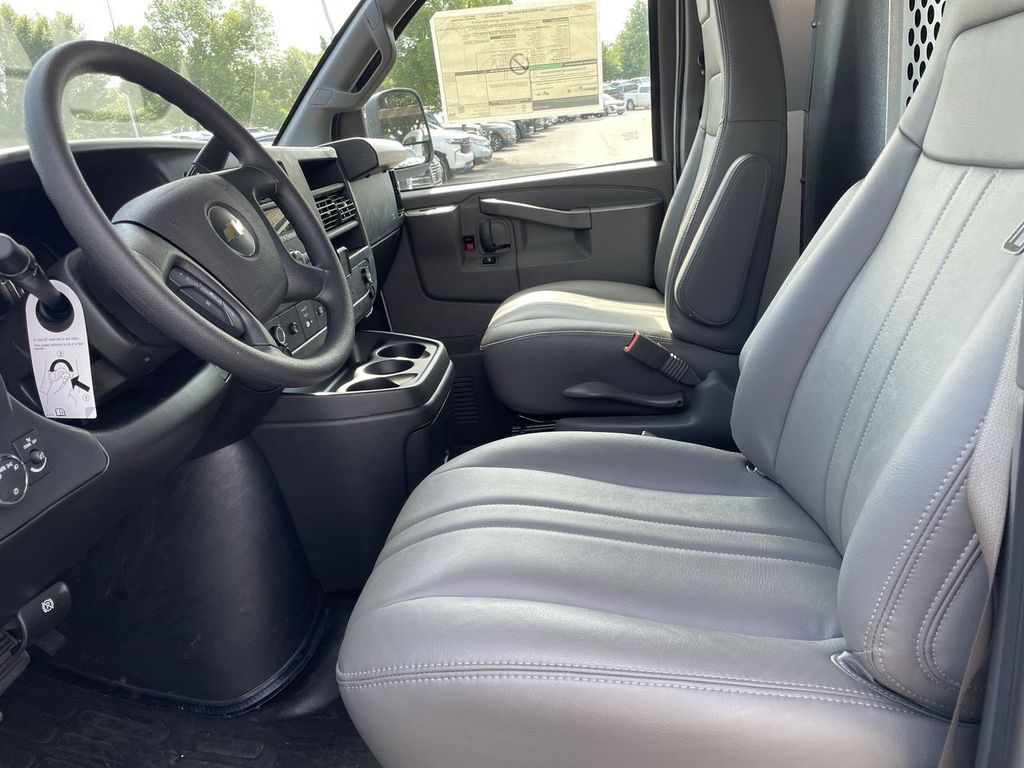2025 Chevrolet Express Cargo Work Van - Photo 10