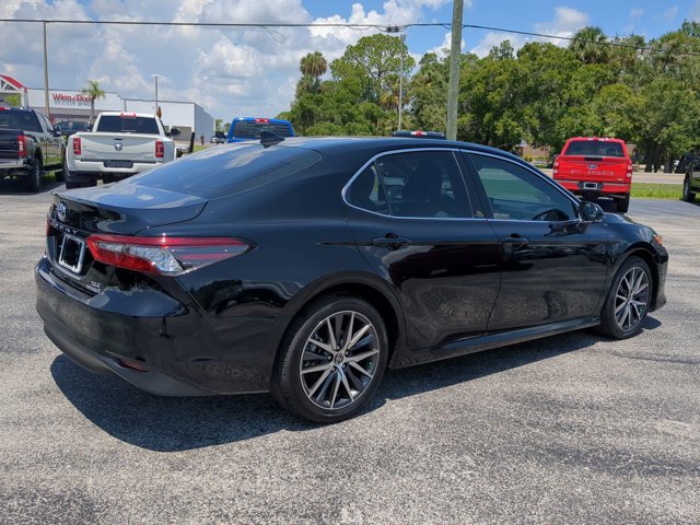 Used 2022 Toyota Camry Hybrid XLE Sedan