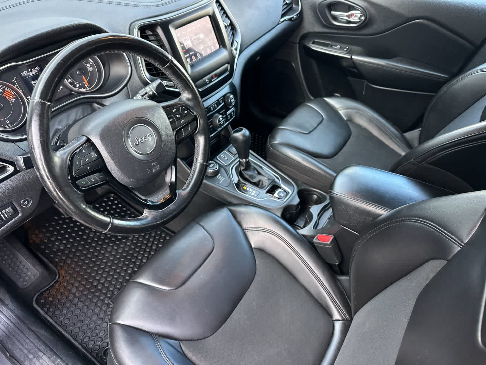 Thumbnail: 2020 Jeep Cherokee - 11