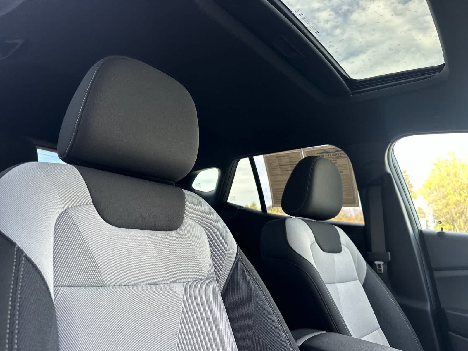 2025 Chevrolet Trax RS 17