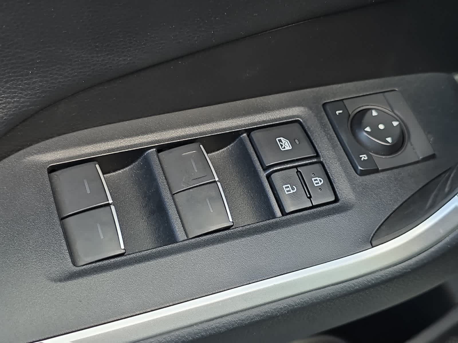Thumbnail: 2022 Toyota RAV4 - 13