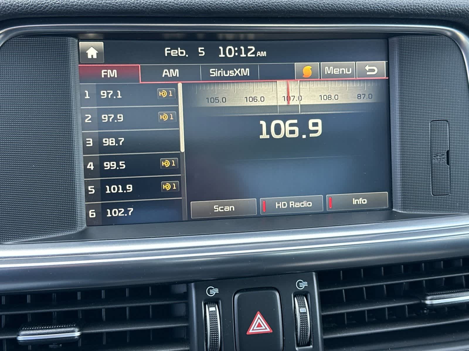 Thumbnail: 2016 Kia Optima - 17