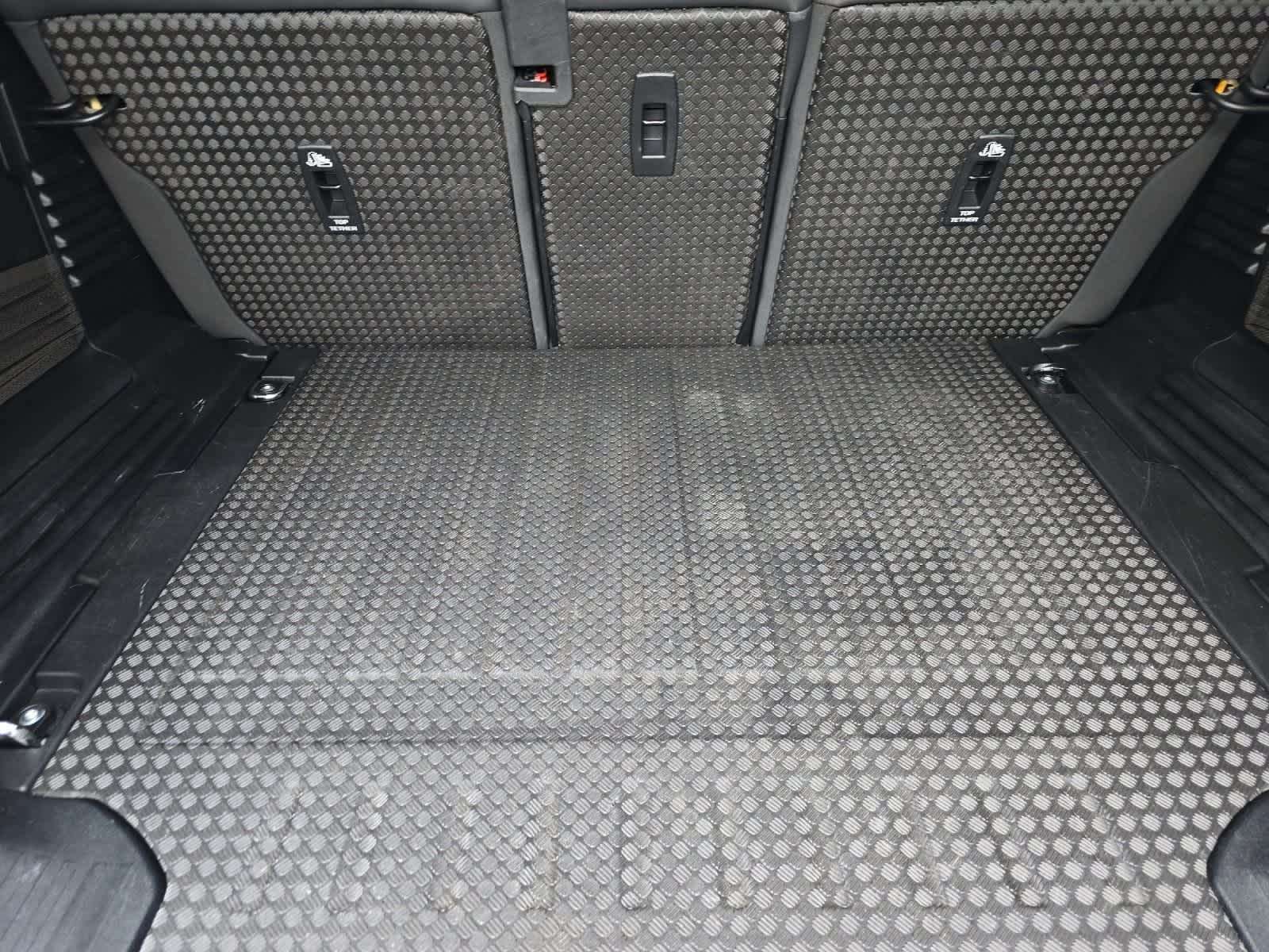 Thumbnail: 2024 Land Rover Defender - 15