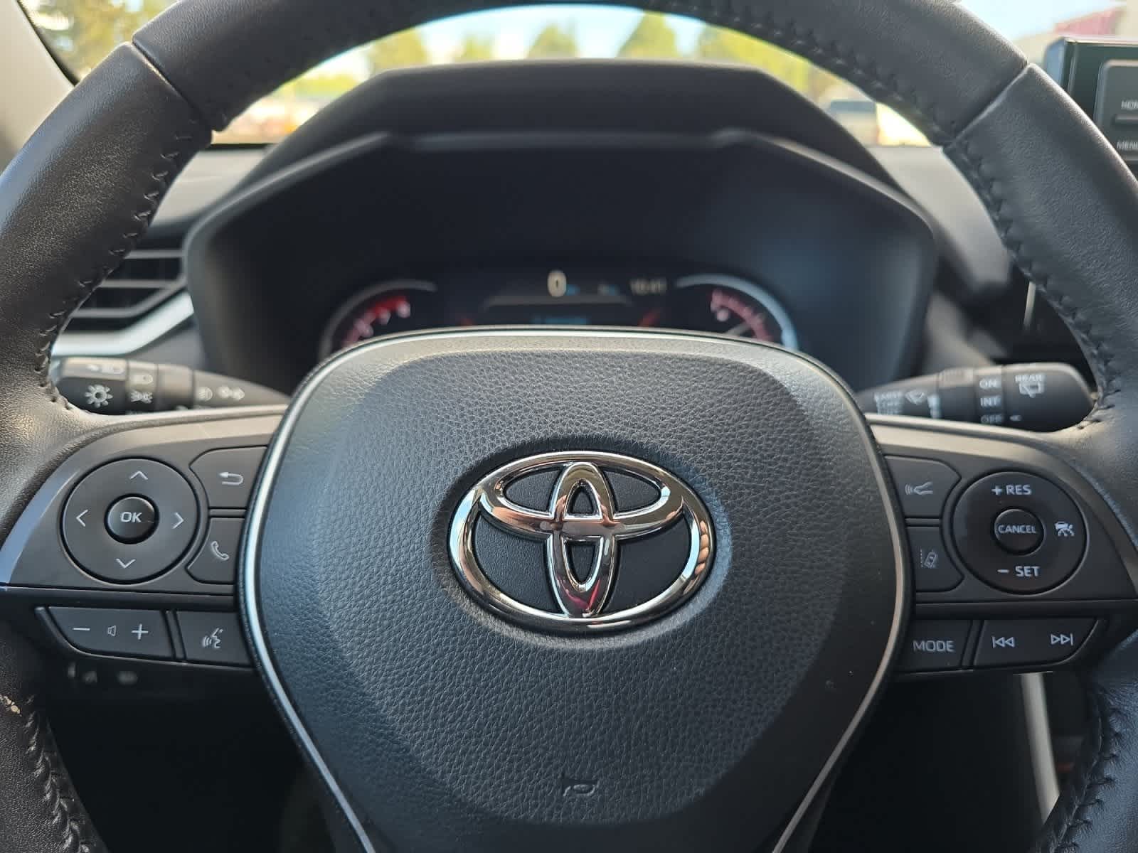 Thumbnail: 2022 Toyota RAV4 - 23