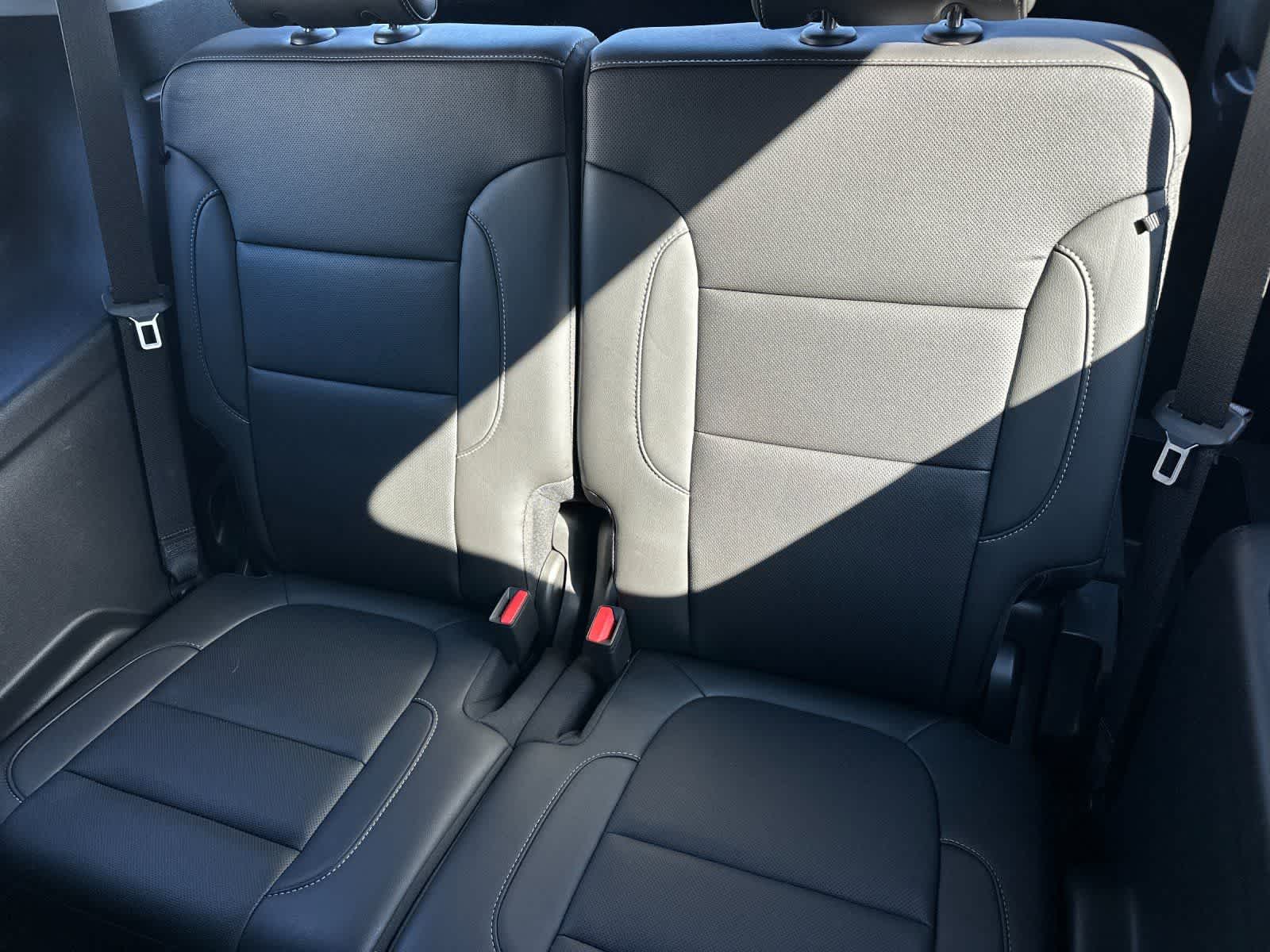 Thumbnail: 2023 GMC Acadia - 15