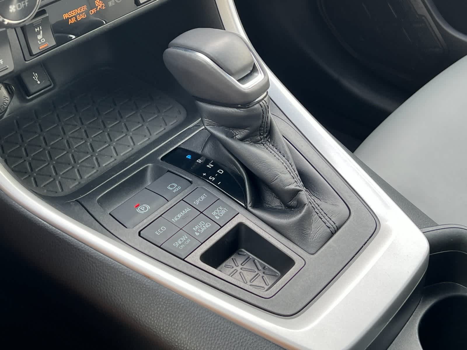 Thumbnail: 2020 Toyota RAV4 - 21