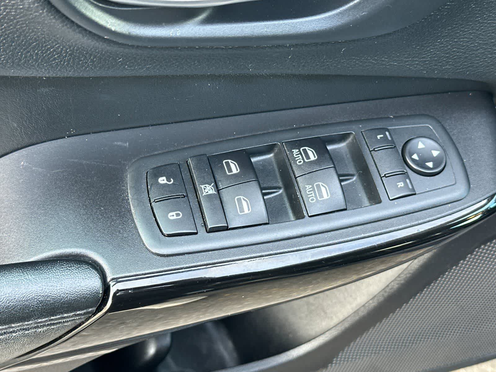 Thumbnail: 2020 Jeep Cherokee - 13