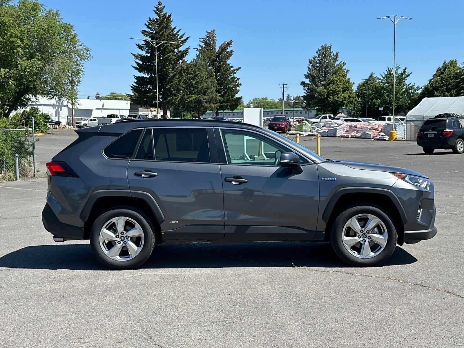 Thumbnail: 2021 Toyota RAV4 - 8