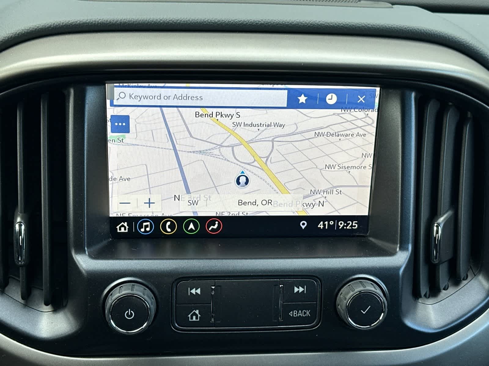 Thumbnail: 2022 Chevrolet Colorado - 18