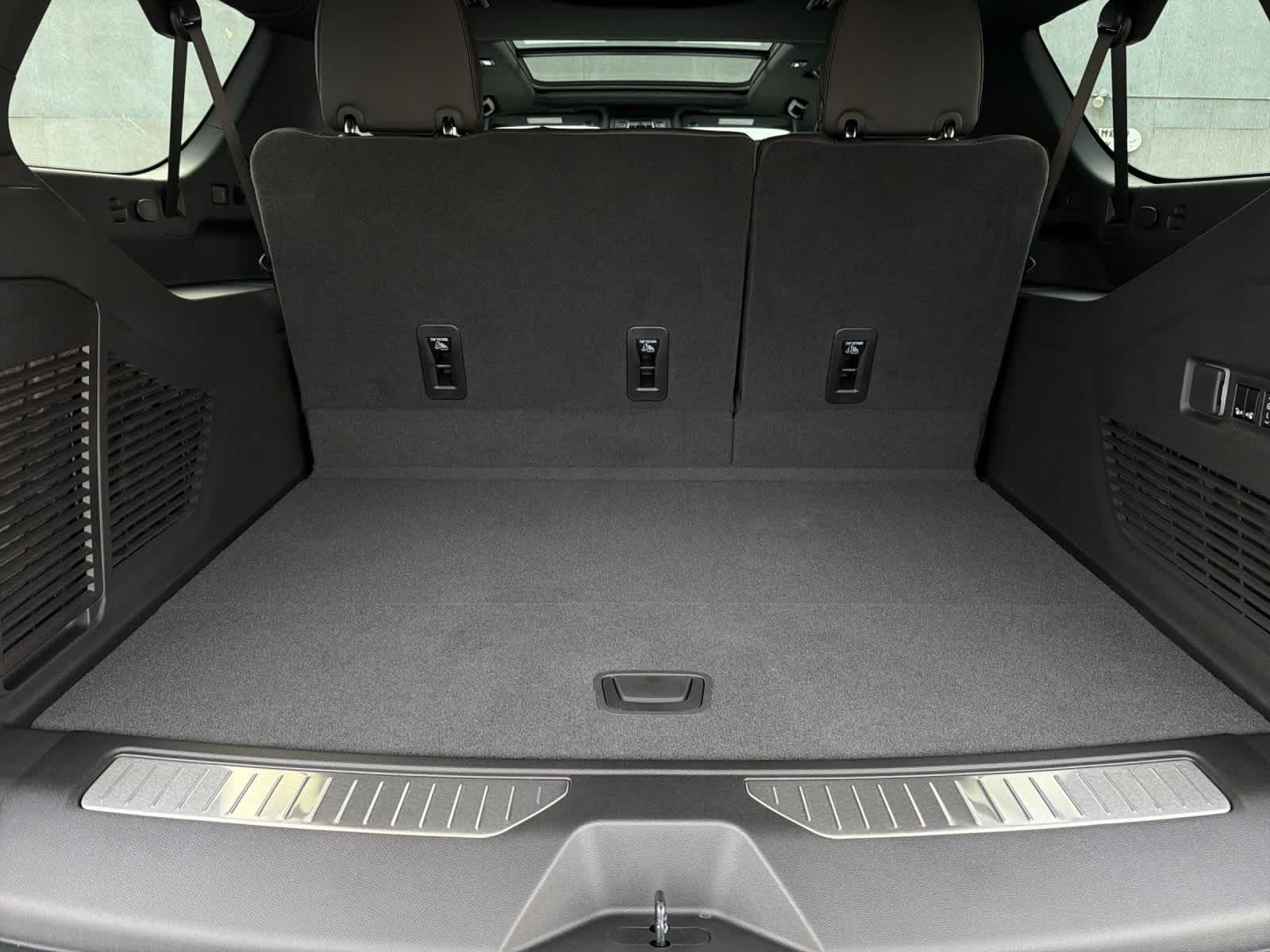 Thumbnail: 2026 Chevrolet Suburban - 16