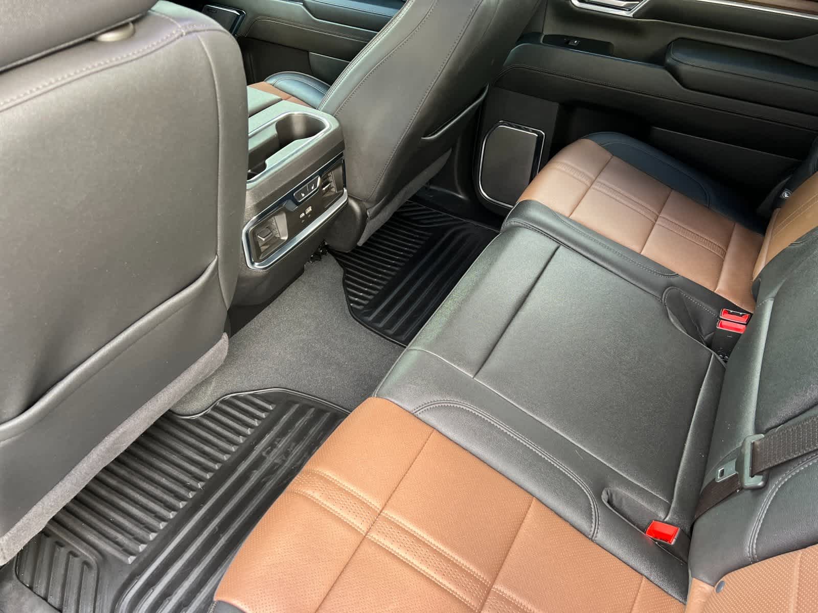 Thumbnail: 2024 Chevrolet Silverado 3500 - 4