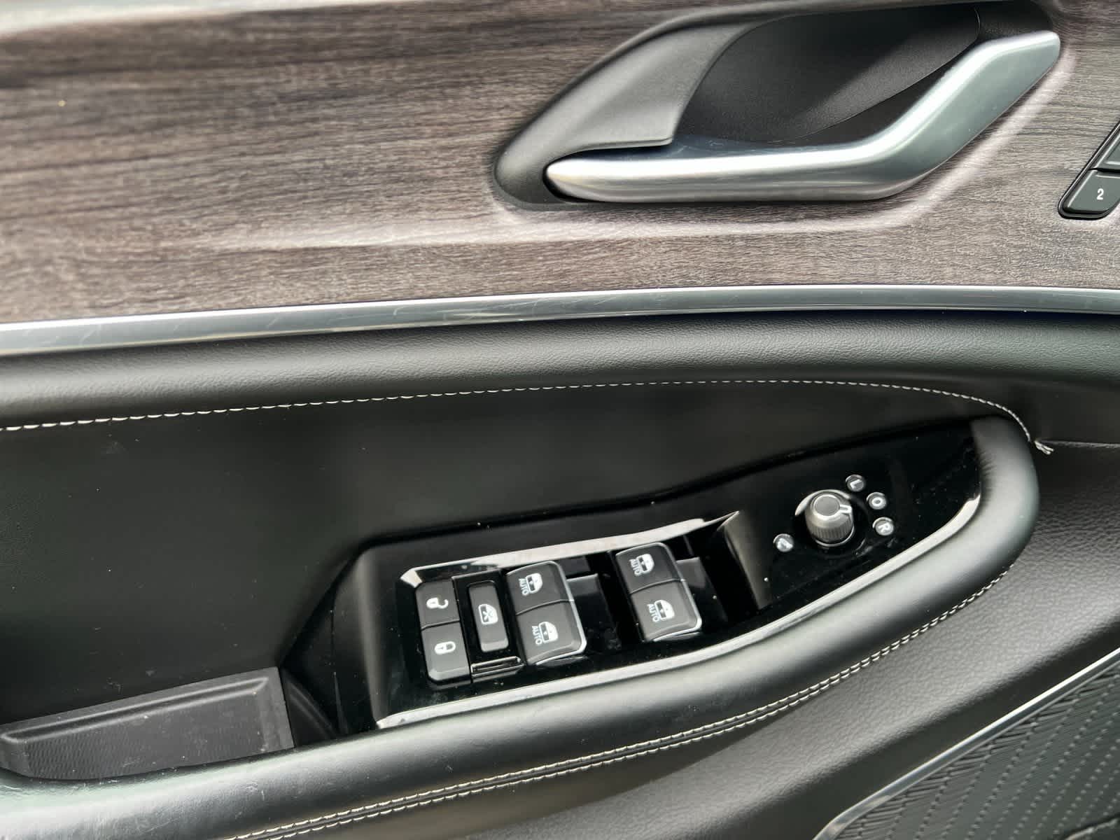 Thumbnail: 2023 Jeep Grand Cherokee - 12