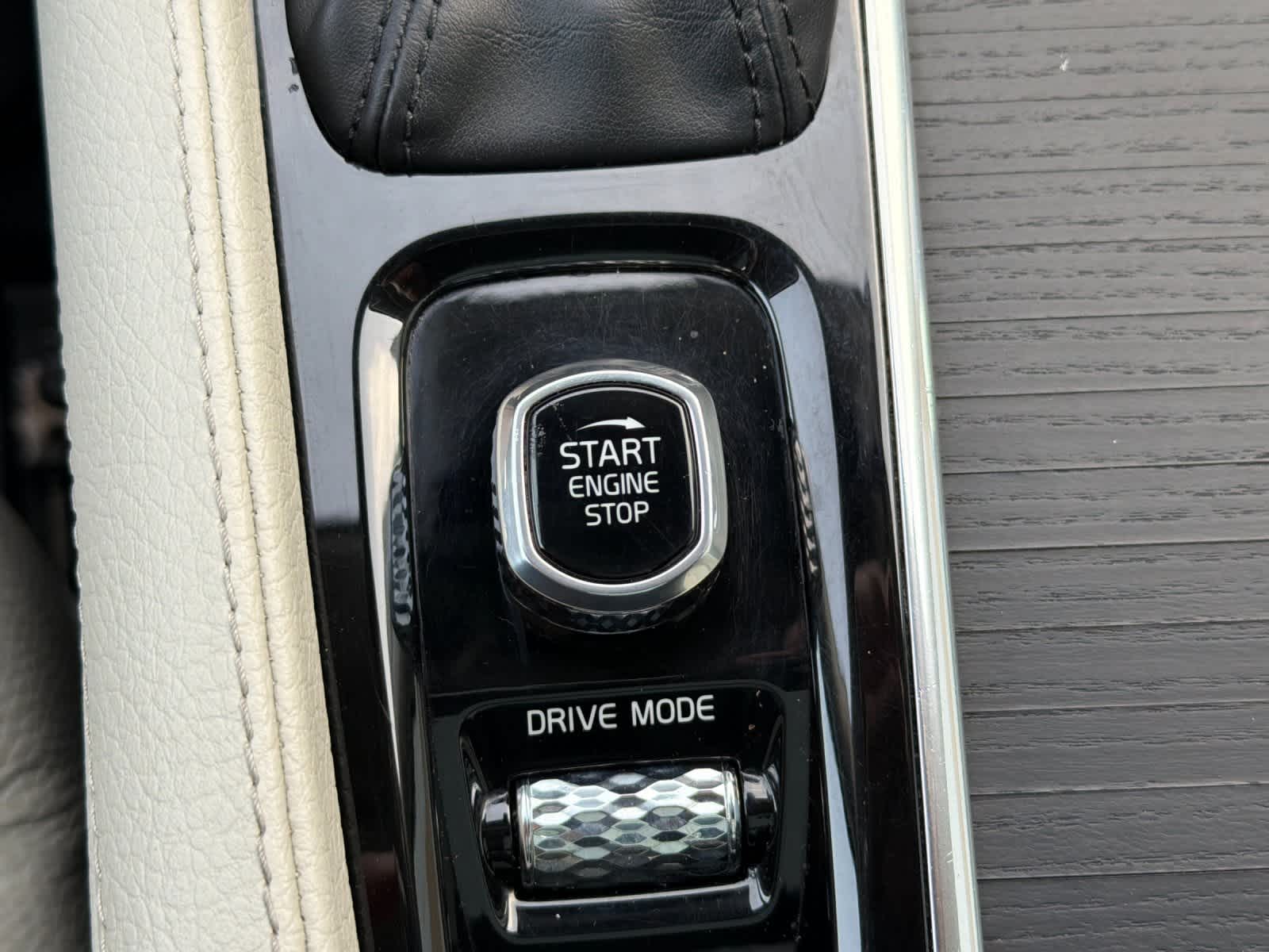 Thumbnail: 2020 Volvo XC90 - 22