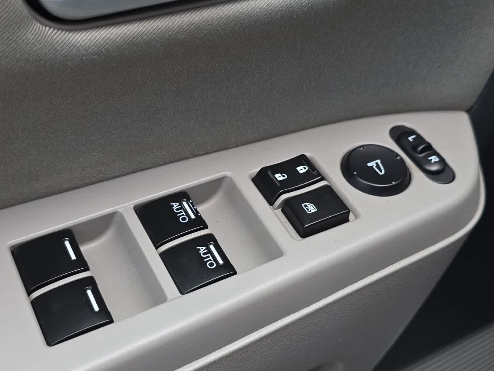 Thumbnail: 2010 Honda Pilot - 13