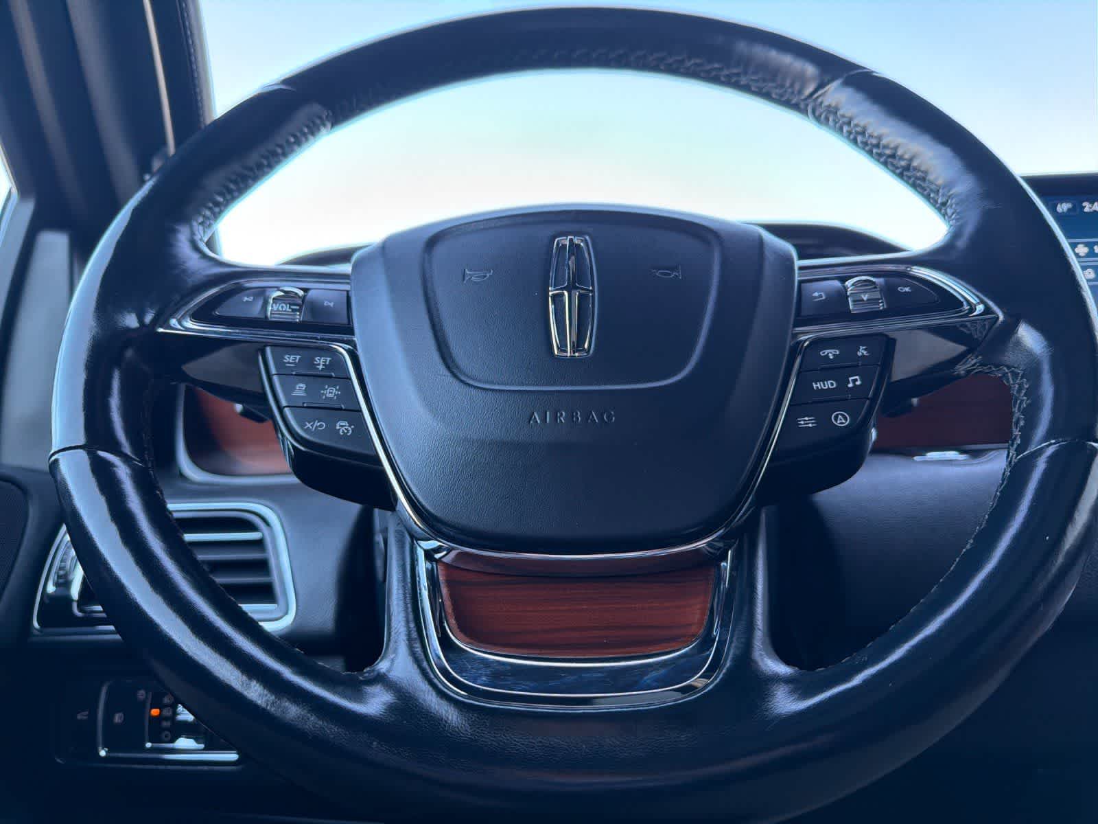 Thumbnail: 2022 Lincoln Navigator - 26