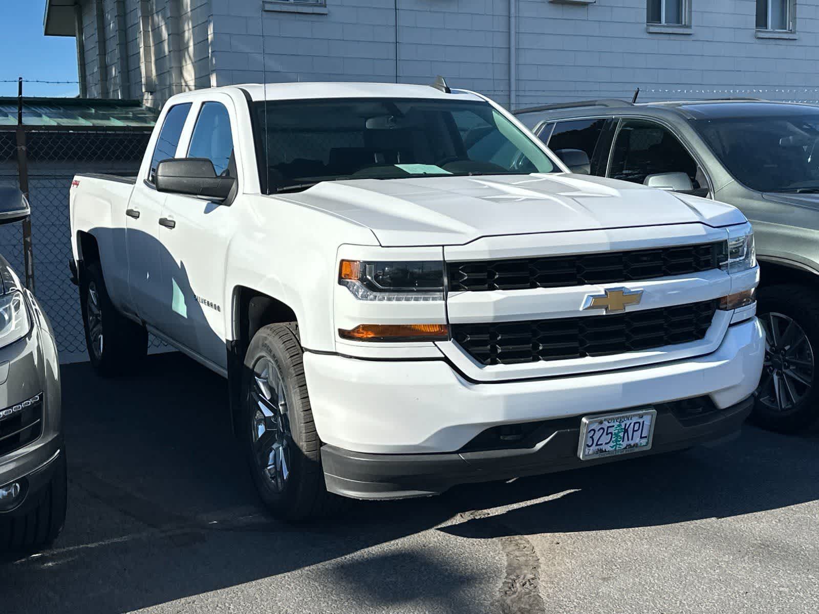 Thumbnail: 2018 Chevrolet Silverado 1500 - 3