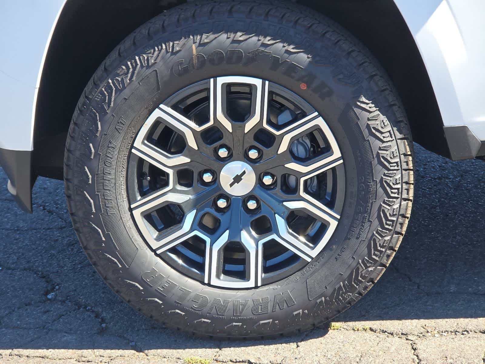 Thumbnail: 2026 Chevrolet Colorado - 25