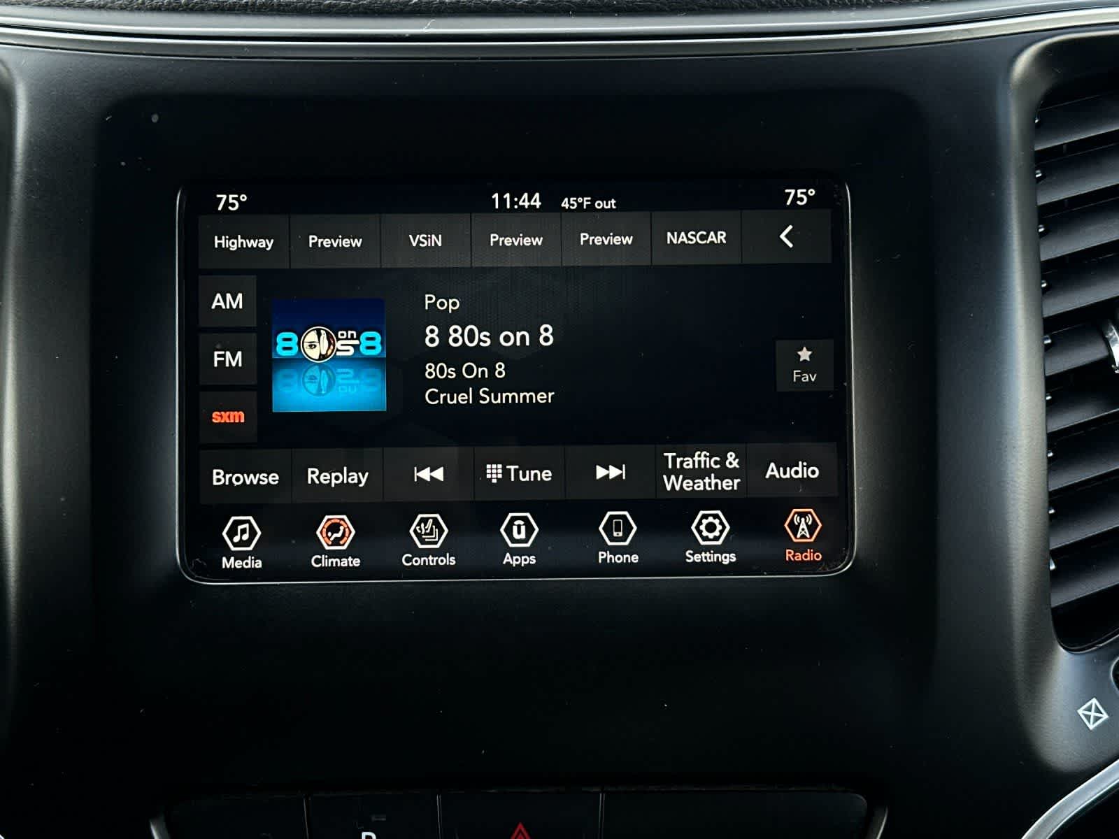 Thumbnail: 2020 Jeep Cherokee - 18