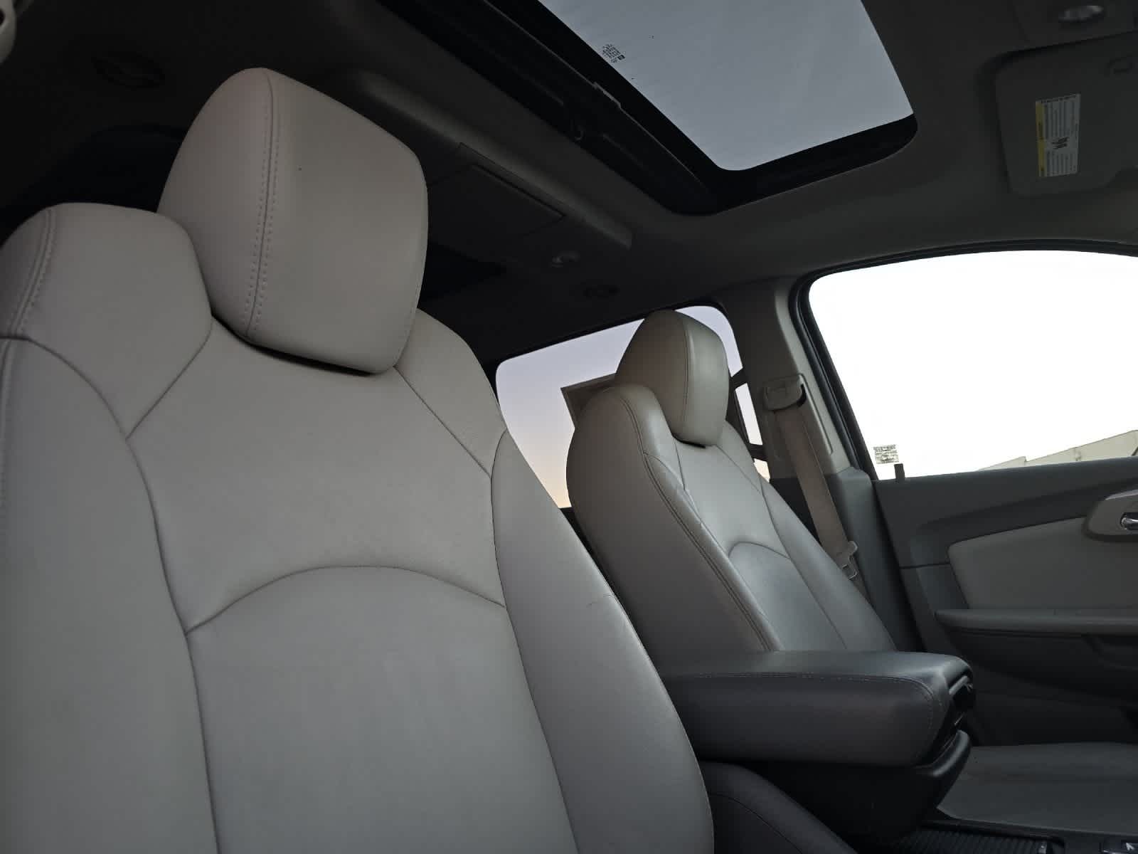 Thumbnail: 2010 Chevrolet Traverse - 19