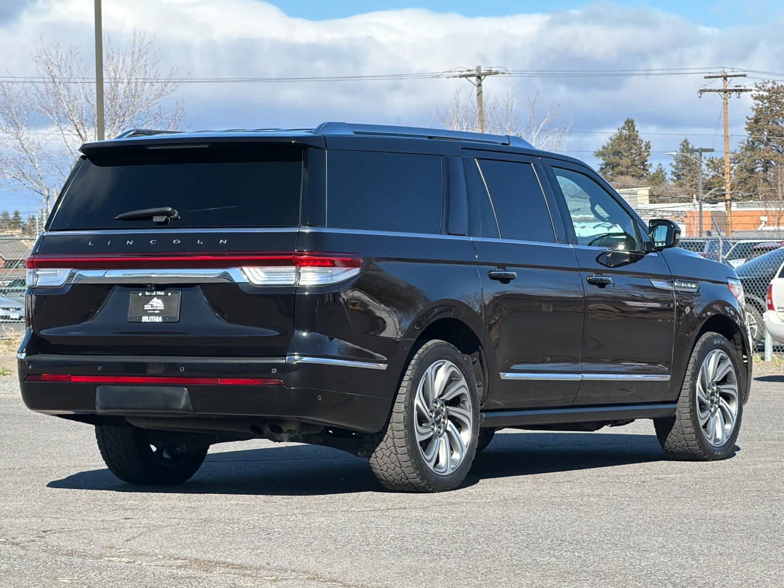 Thumbnail: 2022 Lincoln Navigator - 3
